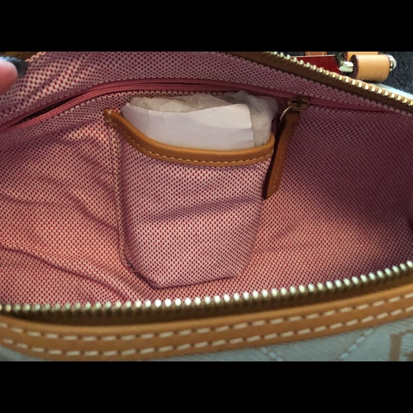 Authentic Dooney and Bourke Barrel Bag - Picture 3 of 7